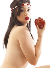 Eden Curvy Like An Apple Nude Muse