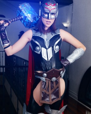 Freya Parker Thor Love and Thunder VR Cosplay X 2
