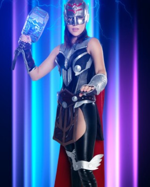 Freya Parker Thor Love and Thunder VR Cosplay X 4
