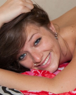 Hannah Kinney Naked In Bed Zishy 9
