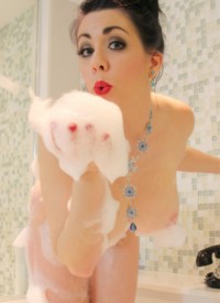 Kayla Kiss Bubble Bath Seduction