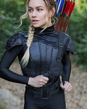 Naomi Swann Hunger Games VR Cosplay X 6